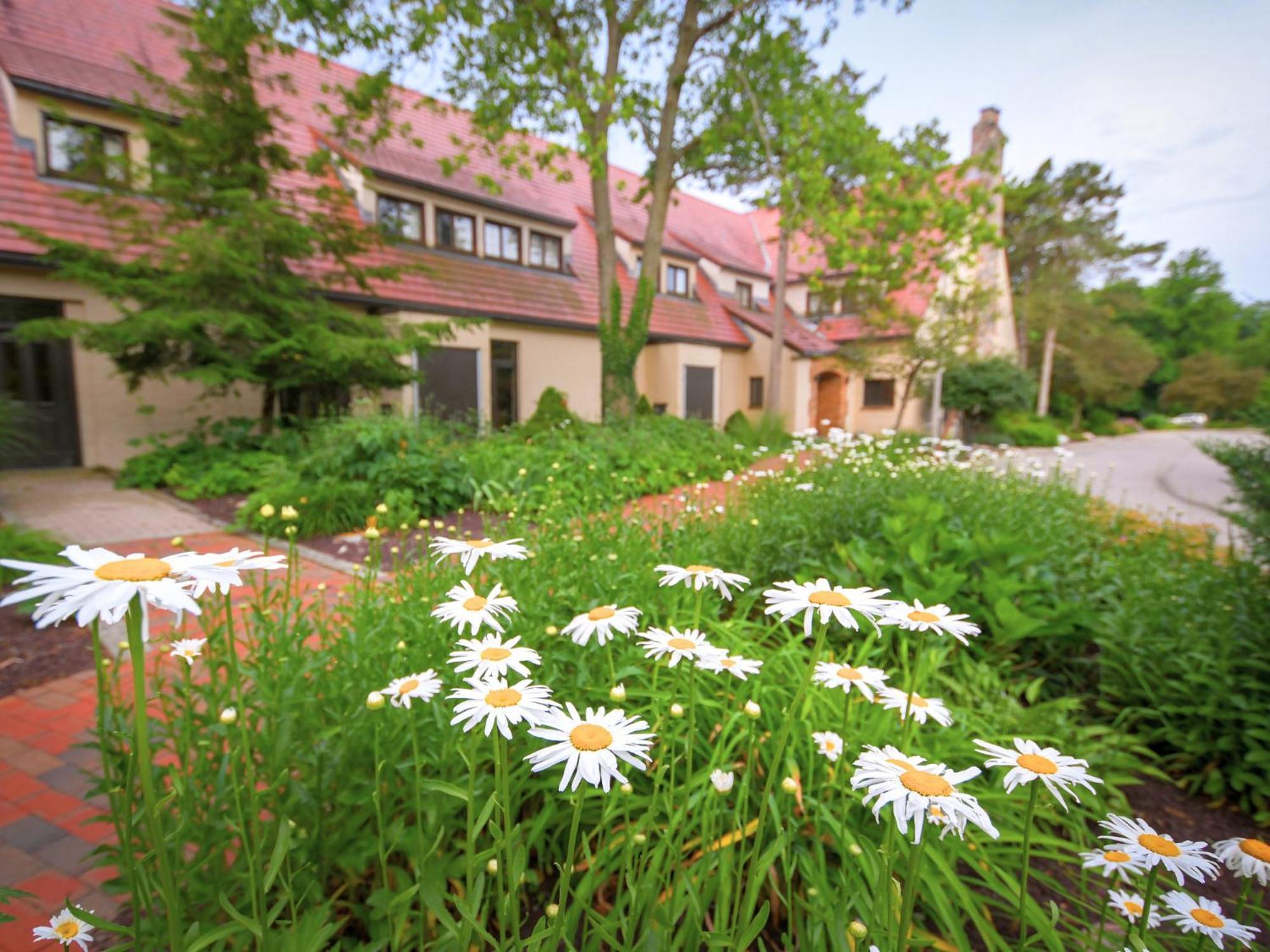 Potawatomi Inn & Cabins Ангола Экстерьер фото