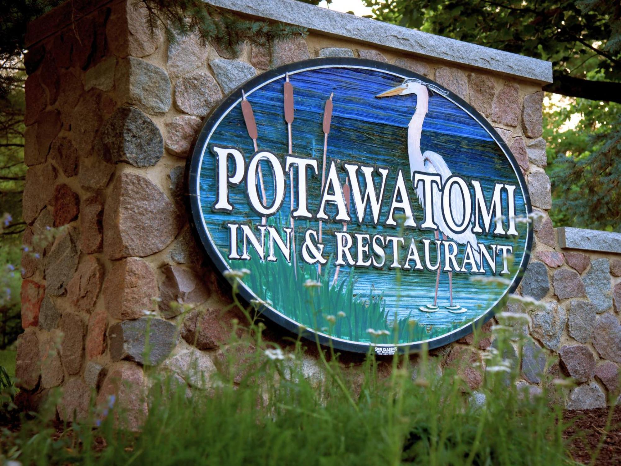 Potawatomi Inn & Cabins Ангола Экстерьер фото