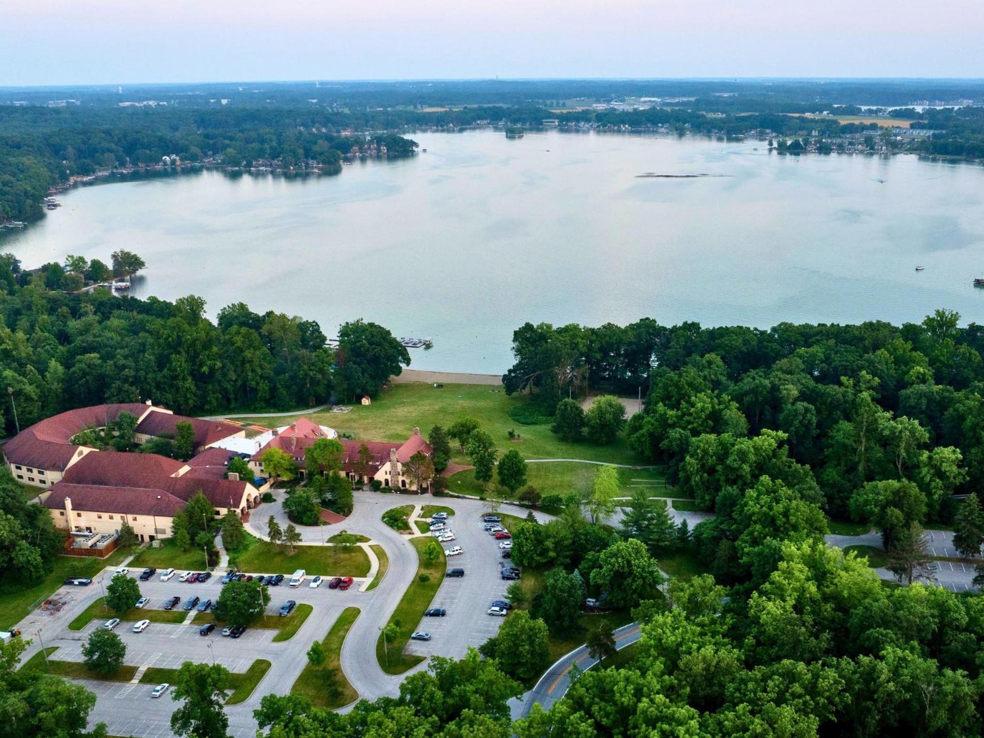 Potawatomi Inn & Cabins Ангола Экстерьер фото